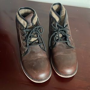 Boys size 4 Eddie Bauer boots